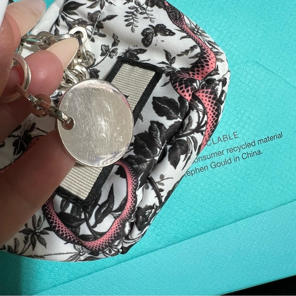 GUCCI ICON GUCCI LOGO SILVER ROUND TRADEMARK CHARM BRACELET 18 - Picture 6 of 7